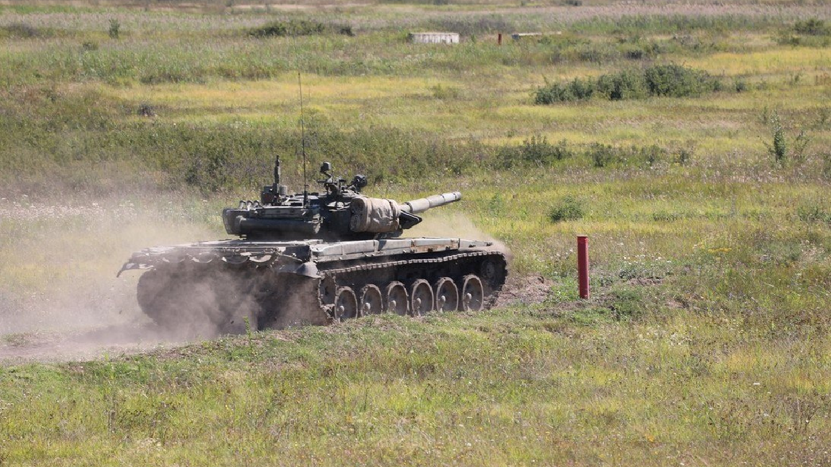 Очередные военные учения в оккупированном Крыму: танкисты береговой обороны оккупационного ЧФ стреляют штатным снарядом